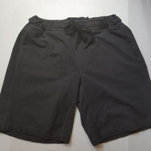 Lululemon men's dark gray shorts w pockets